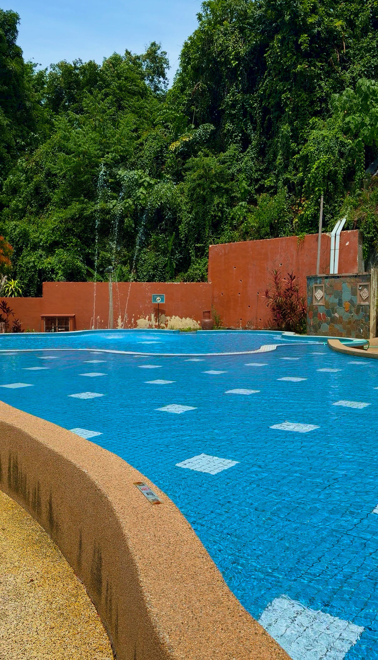 Upper pool area