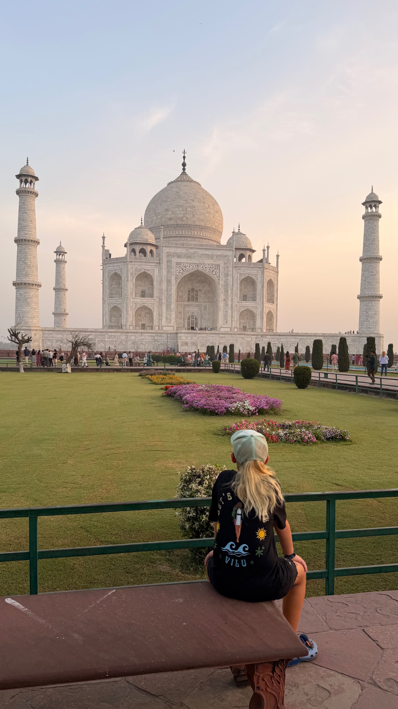Jax looking at Taj Mahal